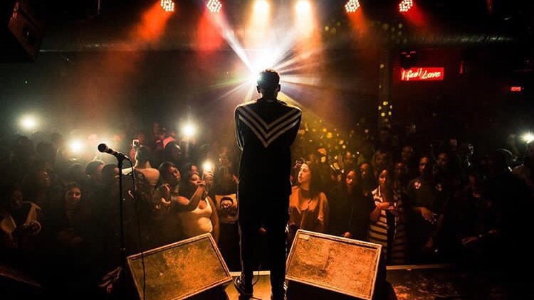 A2 headline show